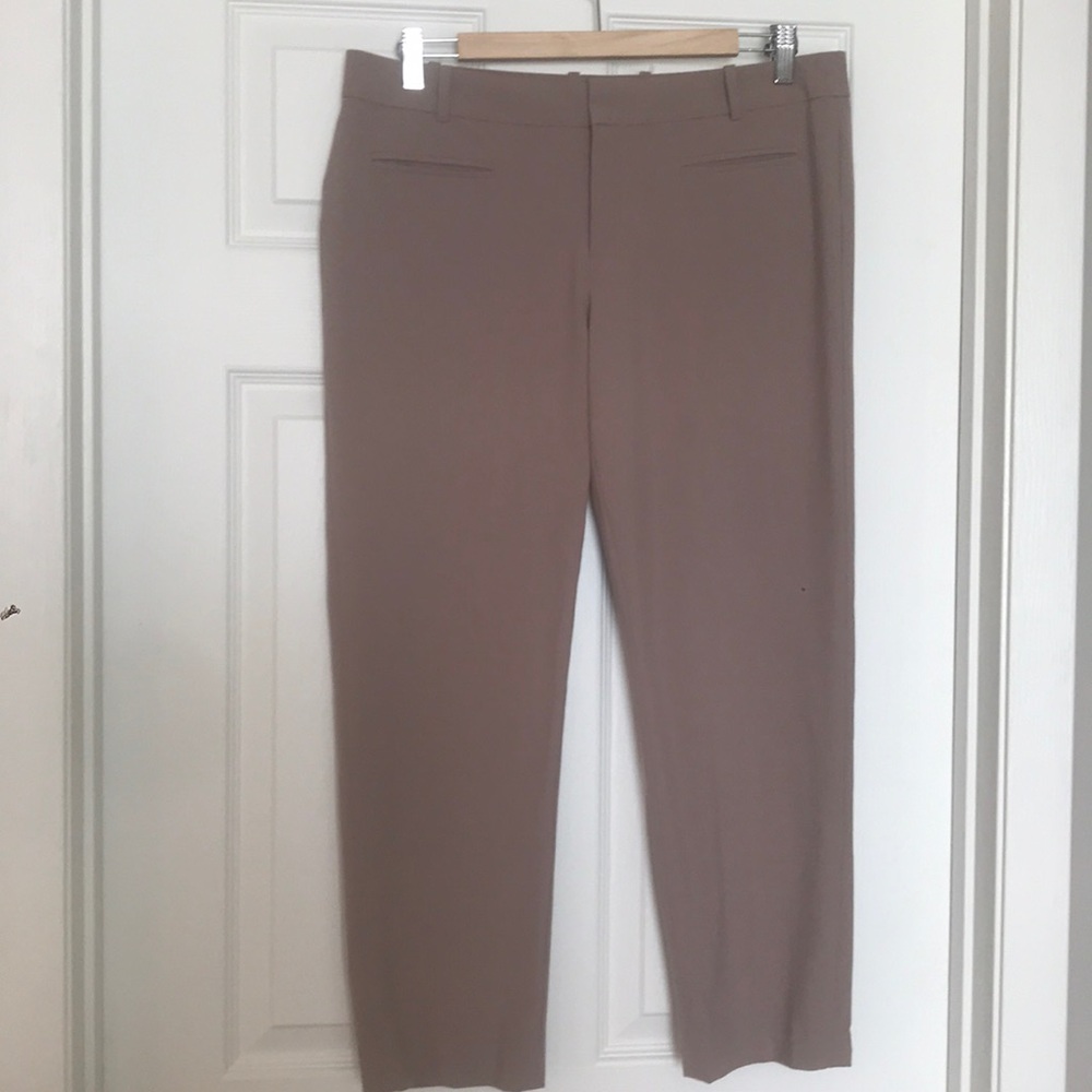 Cropped beige pant.